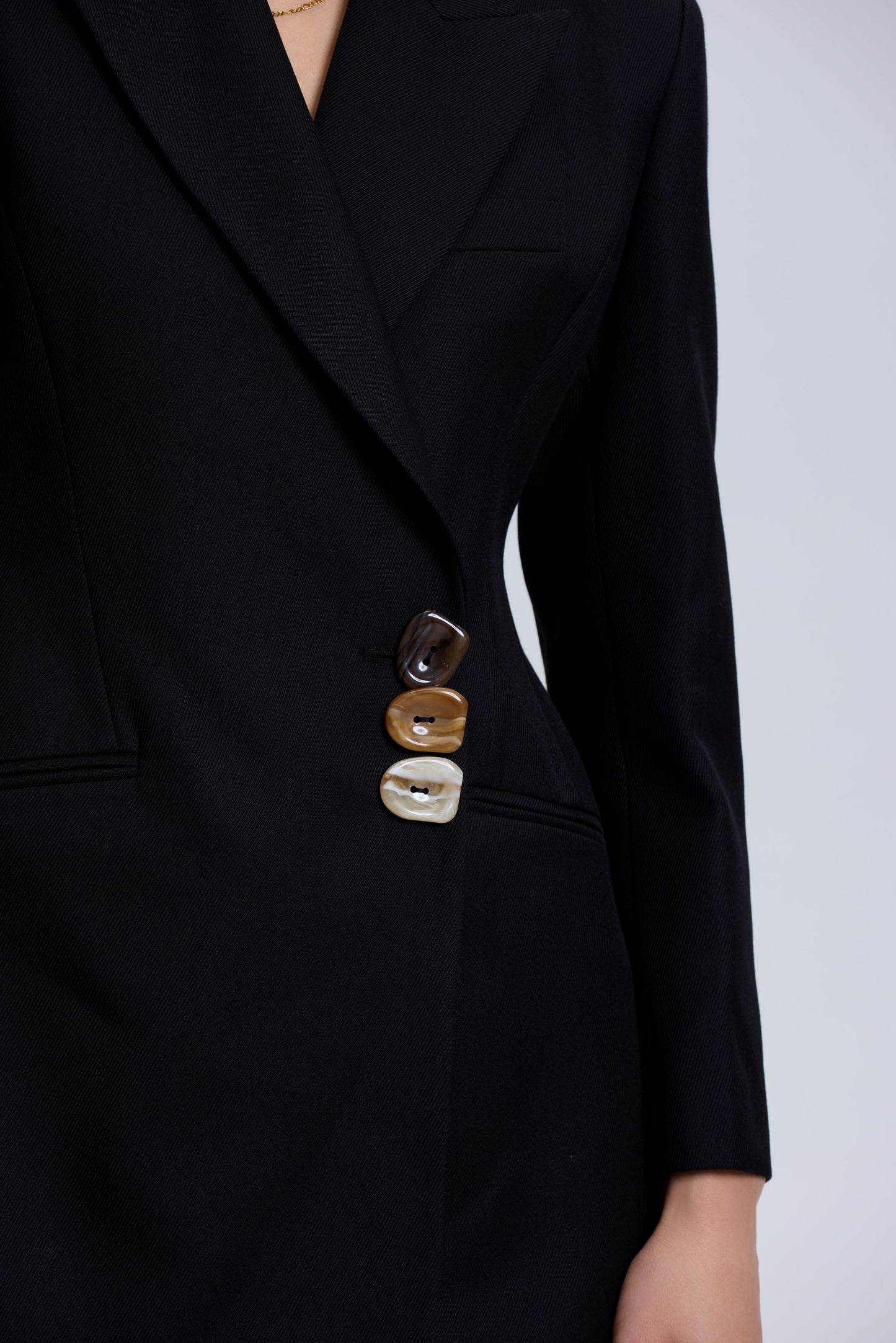 Gradient Buttons Tailored Wool Blazer_ Black